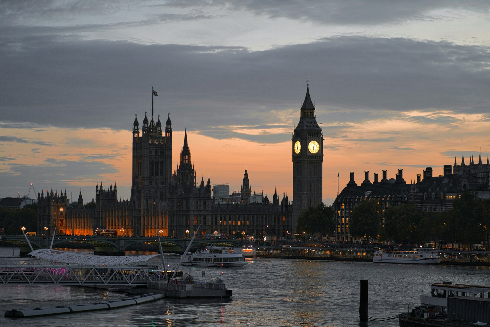 Westminster Evening Walking Tour with Illuminated Big Ben
